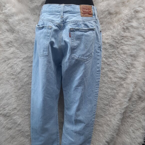 Vintage Levi's 501 Man's Blue Light Wash Fly Buttons Straight Legs Denim Jeans - Picture 2 of 11